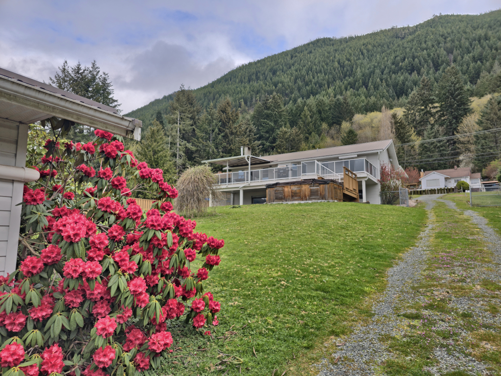 Vancouver Island Coastal Bear Adventures Lodge